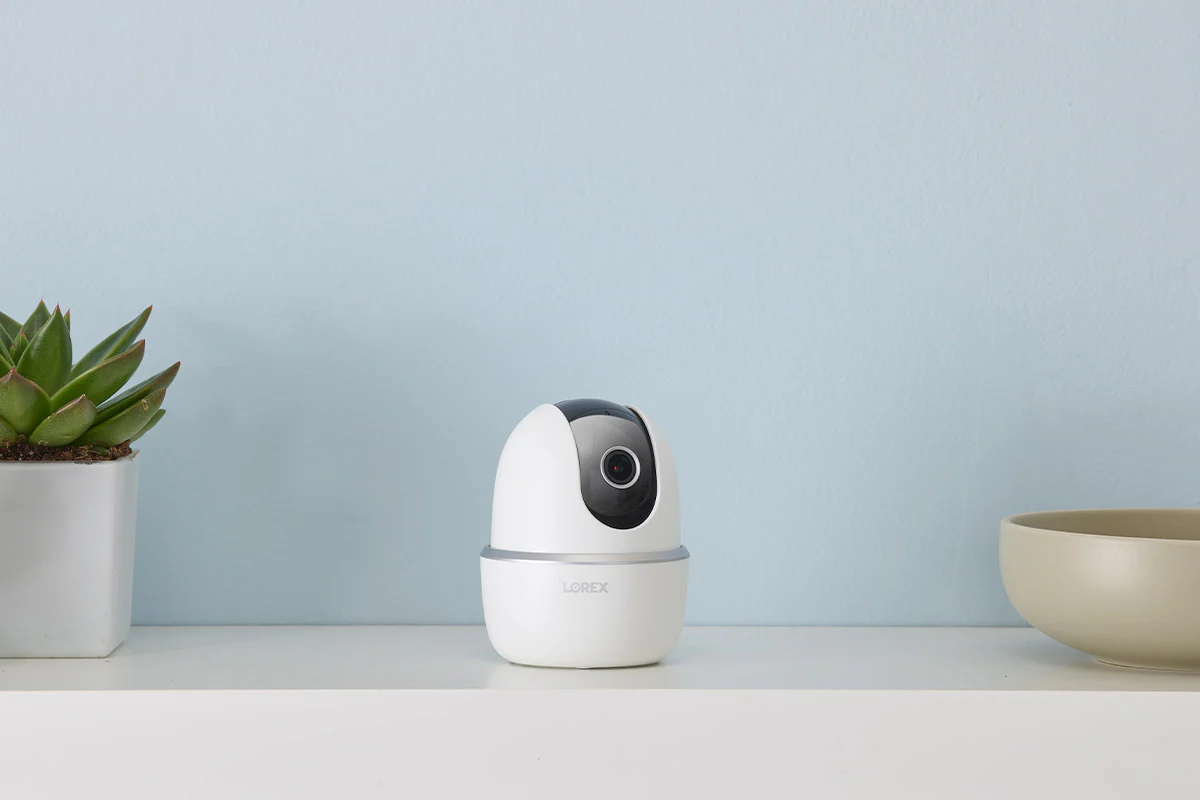 Lorex 2K Pan-Tilt Indoor Wi-Fi Security Camera (16GB) - Image 7