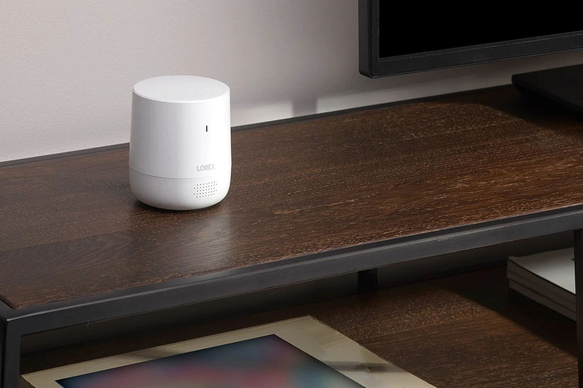 Lorex Smart Home Security Center with Two 2K Battery Cameras and Range Extender - Image 13