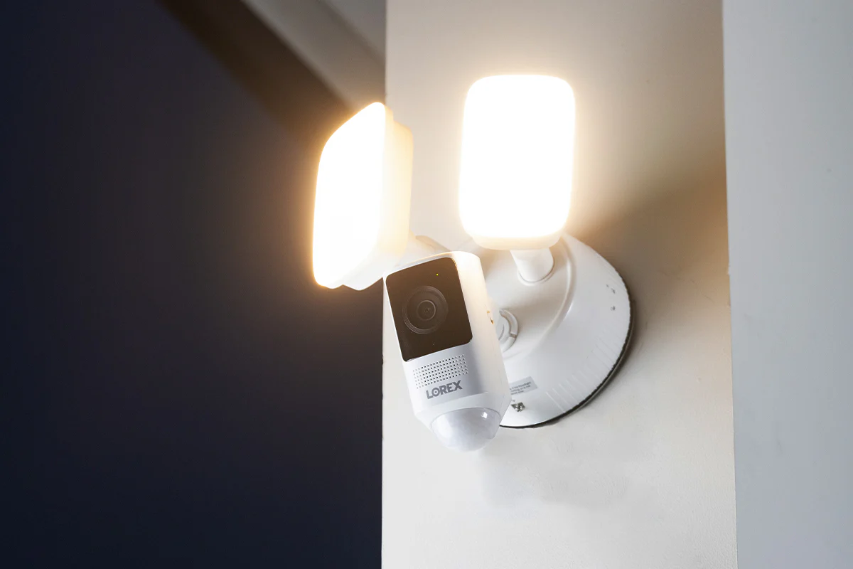 Lorex 2K Wi-Fi Floodlight Security Camera (32GB) - Image 6