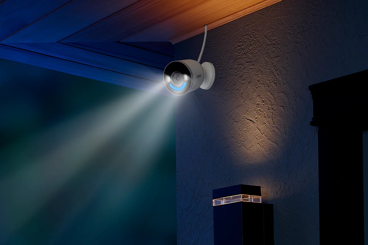 Lorex 4K Spotlight Indoor/Outdoor Wi-Fi 6 Security Camera with Smart Security Lighting - Open Box - Image 5